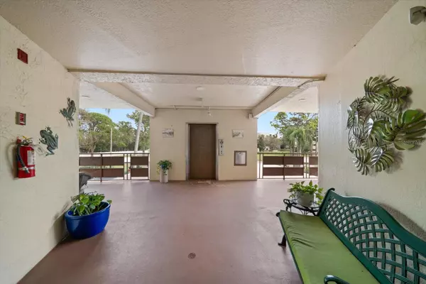 St Petersburg, FL 33709,6188 80TH ST N #210