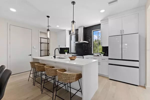 St Petersburg, FL 33704,2205 16TH ST N