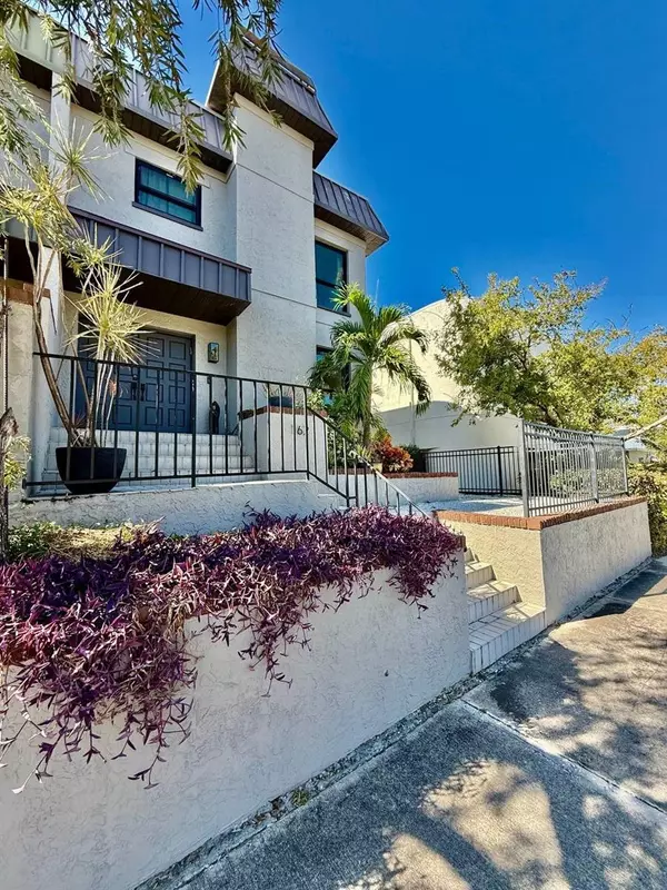 Tampa, FL 33606,162 E DAVIS BLVD