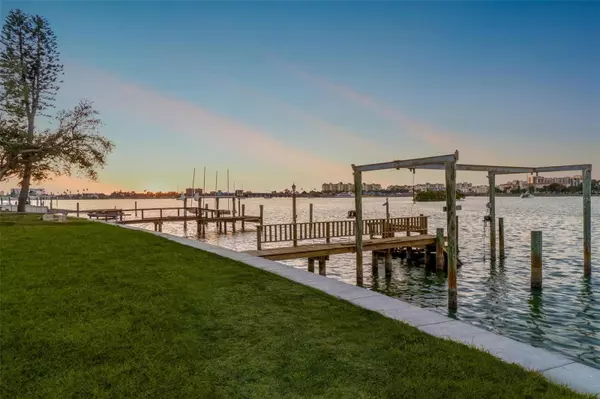 South Pasadena, FL 33707,7160 S SHORE DR