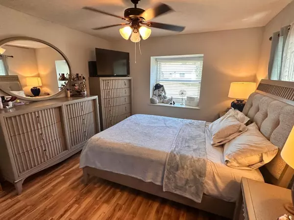 Brandon, FL 33511,613 ROYAL CREST WAY