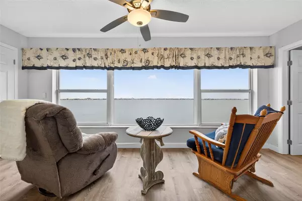 Gulfport, FL 33707,6020 SHORE BLVD S #602