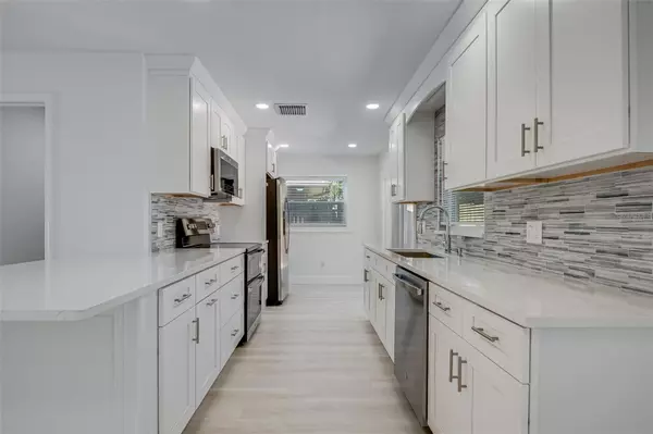 Oldsmar, FL 34677,1806 FOREST DR