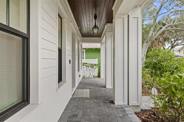 St Petersburg, FL 33701,319 12TH AVE NE