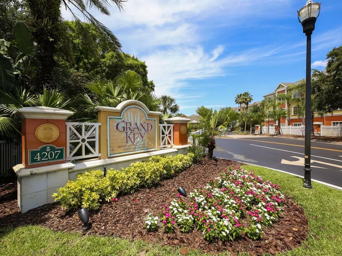 Tampa, FL 33611,4207 S DALE MABRY HWY #9309