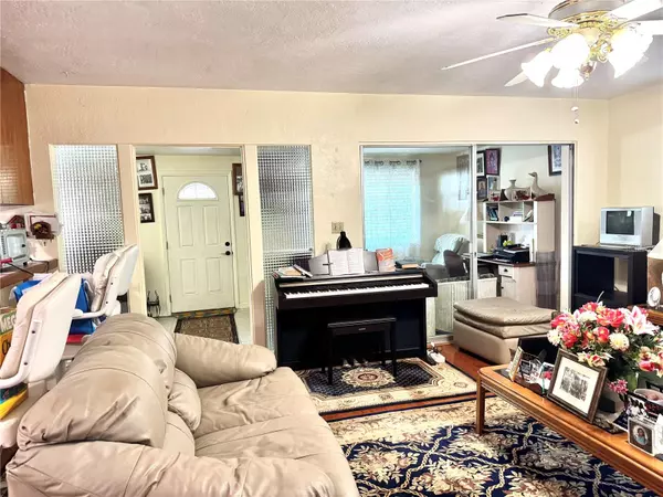 Gulfport, FL 33707,5210 JERSEY AVE S