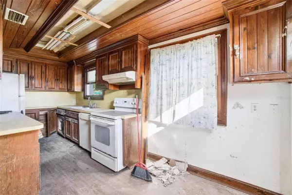 St Petersburg, FL 33713,2733 34TH AVE N