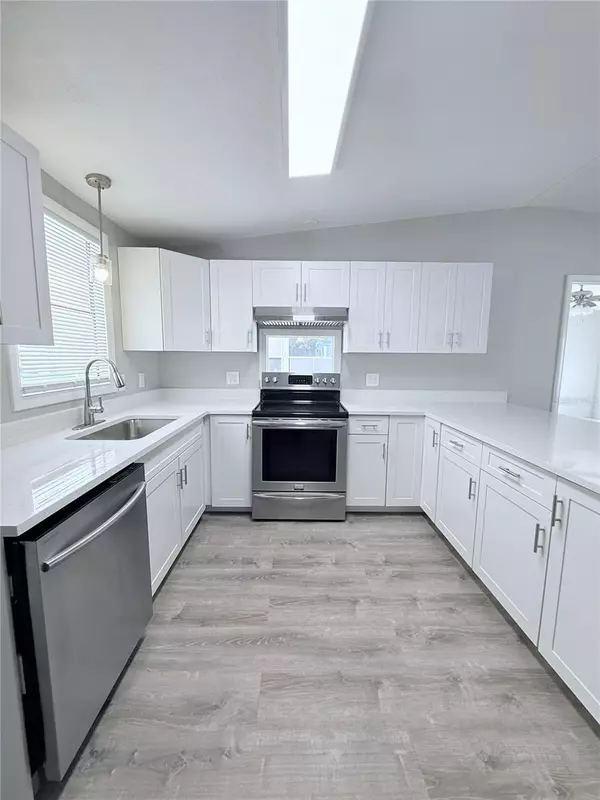 Zephyrhills, FL 33541,5316 IXORA ST