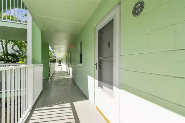 Dunedin, FL 34698,464 N PAULA DR #221