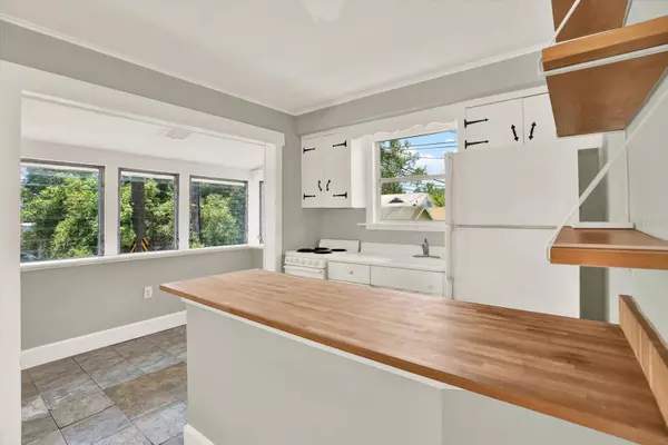 St Petersburg, FL 33701,1381 OAK ST NE