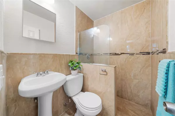 St Petersburg, FL 33701,901 3RD ST N #2