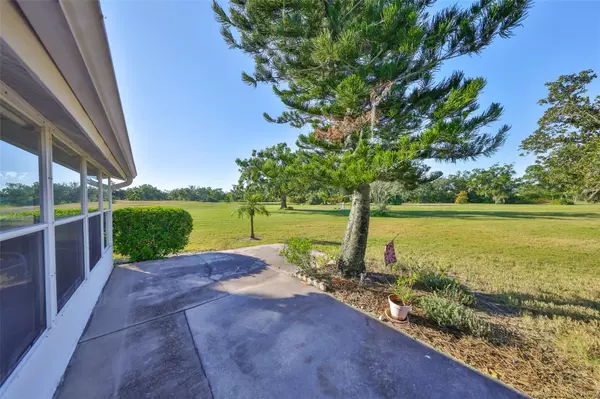 Sun City Center, FL 33573,2202 CLUBHOUSE DR #180