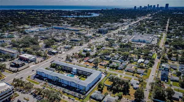 St Petersburg, FL 33703,4050 4TH ST N #306