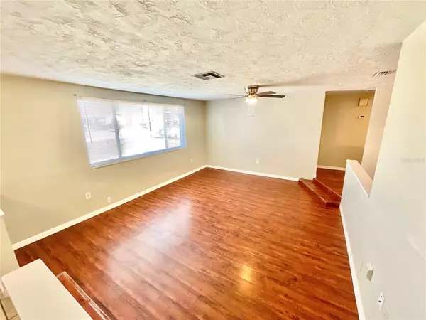 Holiday, FL 34690,5702 MOOG RD