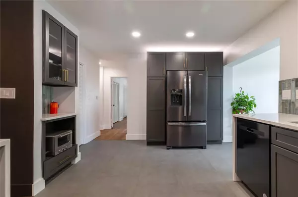 St Petersburg, FL 33704,1097 EDEN ISLE BLVD NE #3