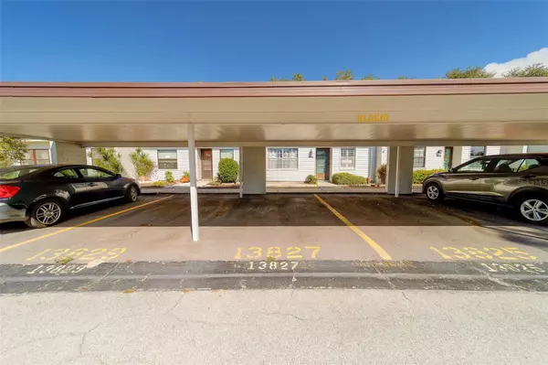 Seminole, FL 33776,13827 MISSION OAKS BLVD