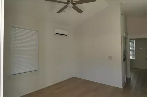 St Petersburg, FL 33703,220 43RD AVE N #rear apt