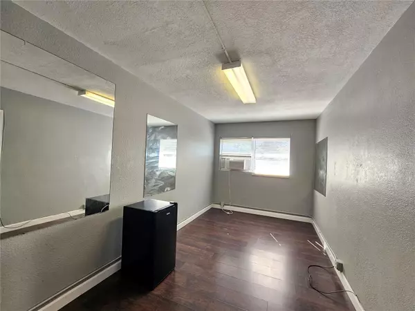 Clearwater, FL 33755,1375 DREW ST #104