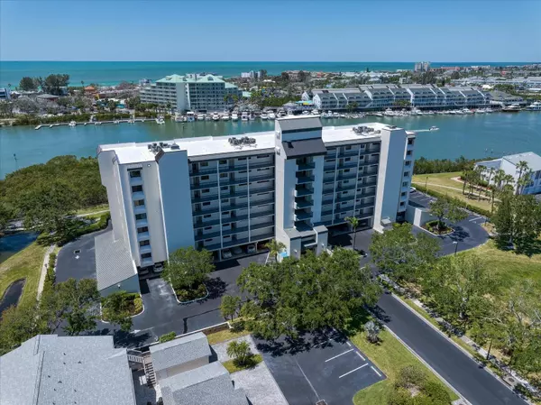 Largo, FL 33774,11730 SHIPWATCH DR #402