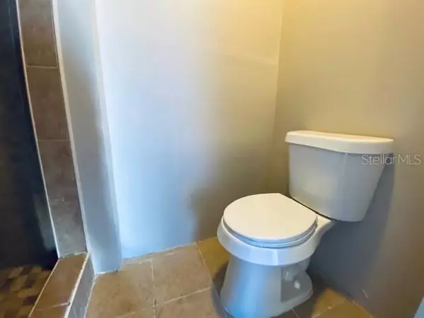 Tampa, FL 33612,9718 N NEBRASKA AVE #2