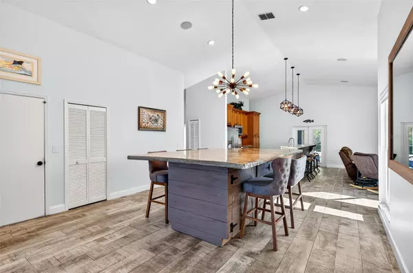 St Petersburg, FL 33703,5282 WHITE SAND CIR NE