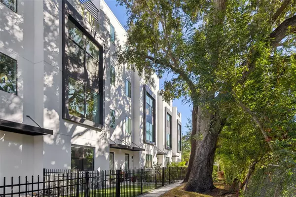 Tampa, FL 33611,2851 W GANDY BLVD #12