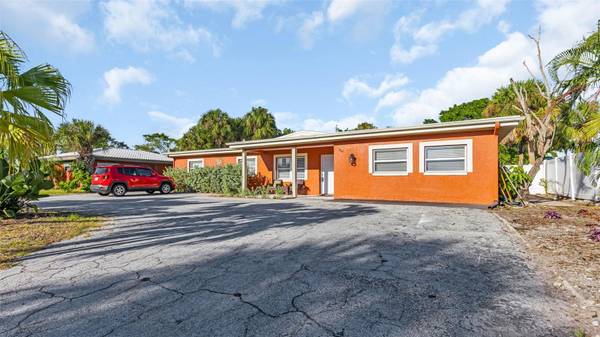 7063 S SHORE DR S, St Petersburg, FL 33707