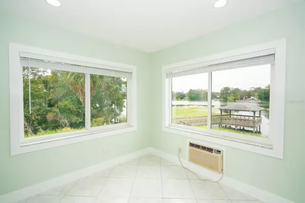 Tampa, FL 33617,4148 DOLPHIN DR #3