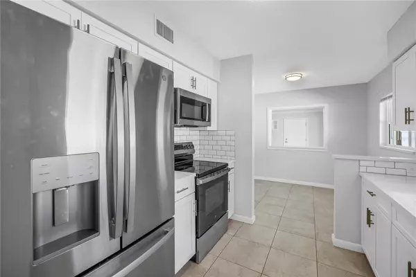 St Petersburg, FL 33702,6888 20TH ST N