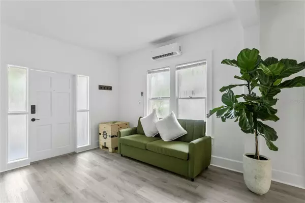 St Petersburg, FL 33705,819 11TH ST N #1