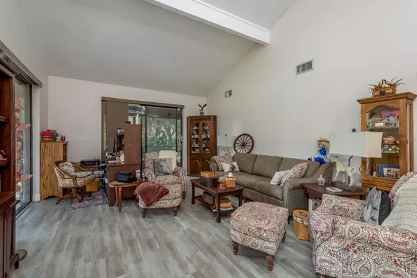 Plant City, FL 33566,102 CAPRI CT S