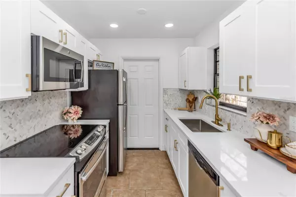 Deltona, FL 32725,646 N WELLINGTON DR