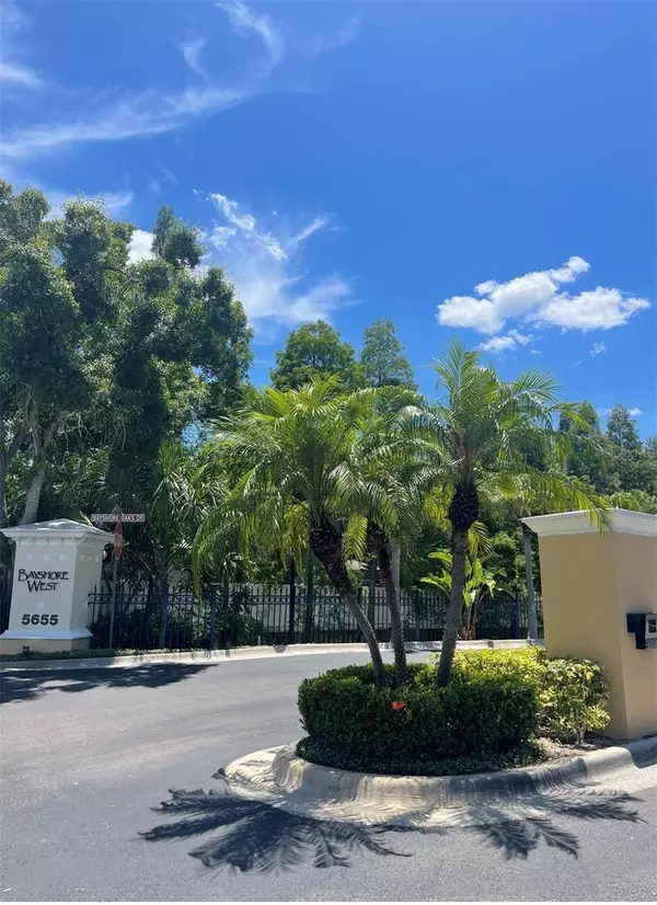 Tampa, FL 33611,3133 BAYSHORE OAKS DR