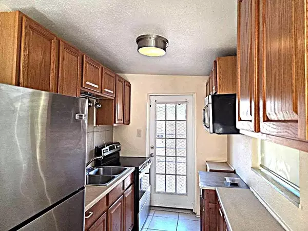 Seminole, FL 33777,9172 ORCHID DR