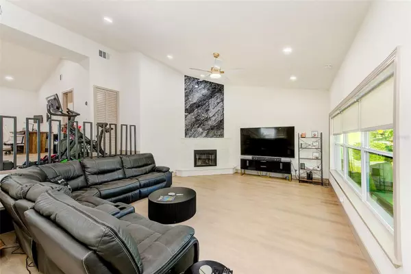 Largo, FL 33771,1016 SOUSA DR