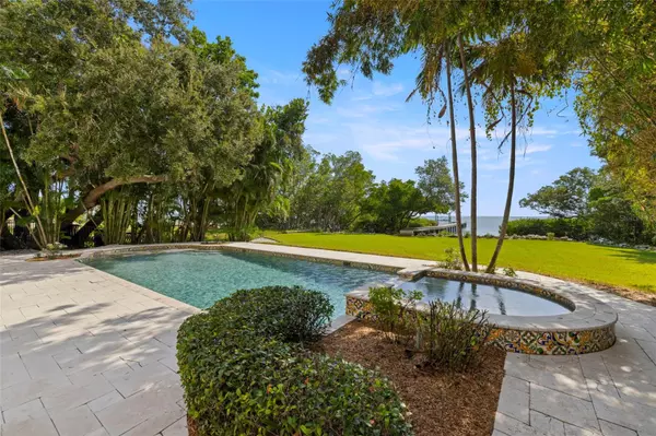 St Petersburg, FL 33705,7240 DR MARTIN LUTHER KING JR ST S