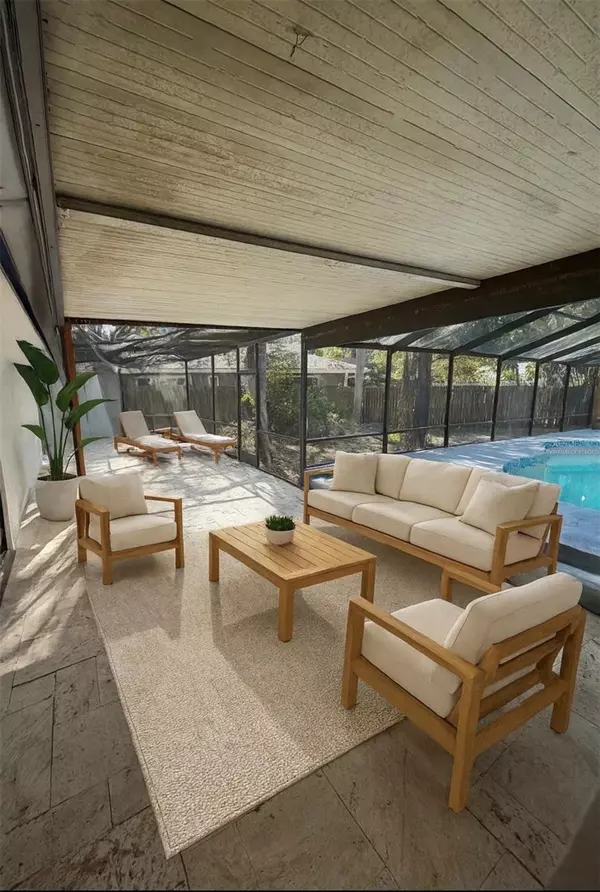 Palm Harbor, FL 34683,933 WOODLAND DR