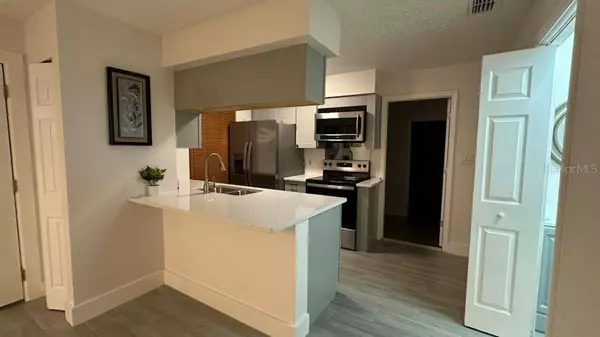 Tampa, FL 33634,6246 OAK CLUSTER CIR