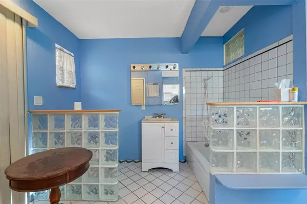 Largo, FL 33770,3072 ROSEMARY DR