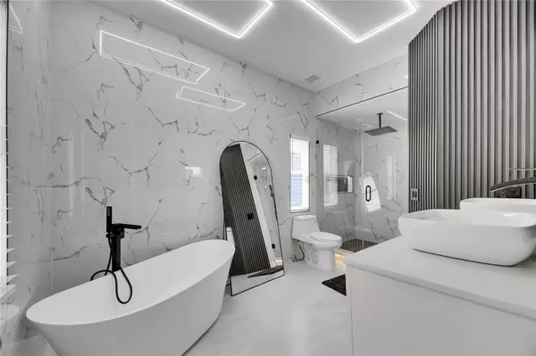 Apollo Beach, FL 33572,6512 SIMONE SHORES CIR