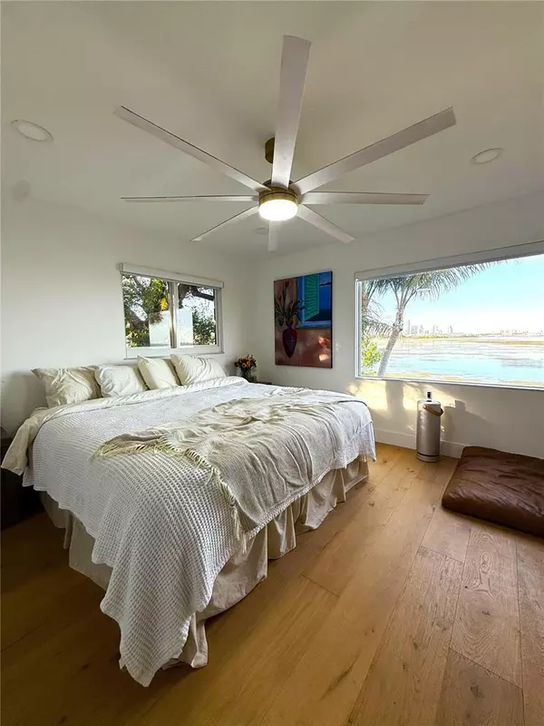 St Petersburg, FL 33705,377 22ND AVE SE