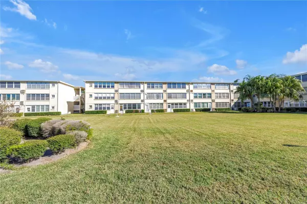 St Petersburg, FL 33702,951 79TH AVE N #325