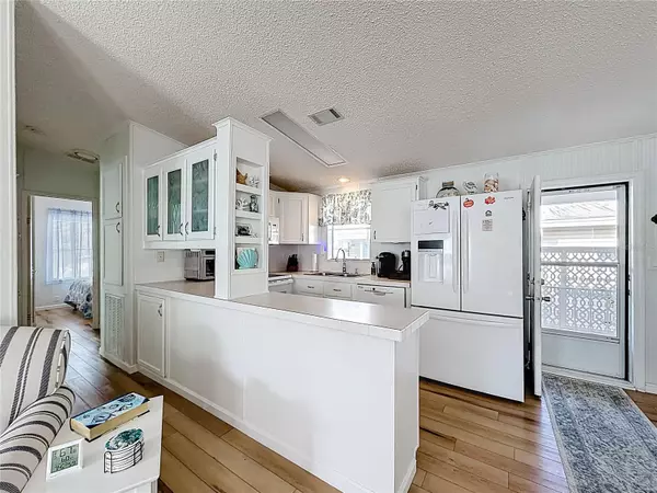 Frostproof, FL 33843,323 PINE LOOP