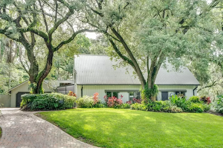 8303 N RIVER OAKS CT, Tampa, FL 33617