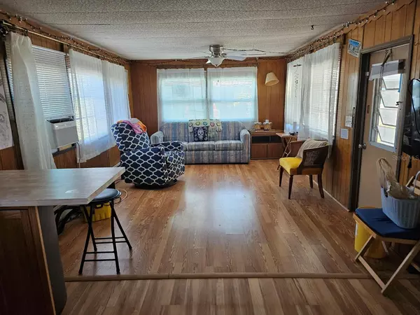 St Petersburg, FL 33714,4097 46TH AVE N #320