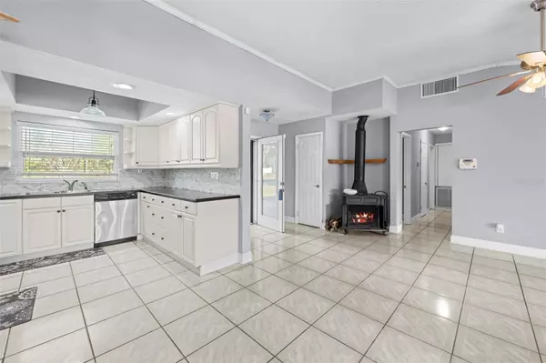 Lutz, FL 33558,20228 COUNTY LINE RD