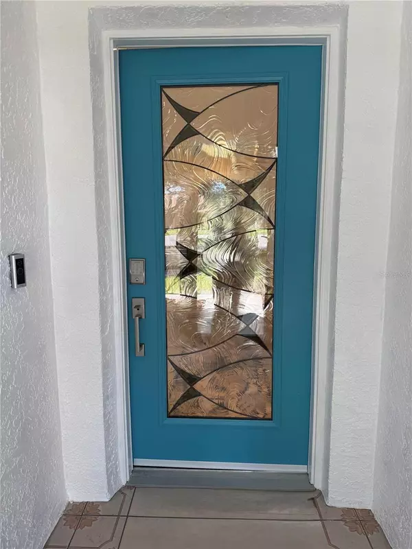 Largo, FL 33773,9972 LAKE SEMINOLE DR W