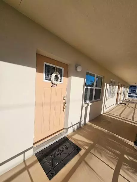 St Petersburg, FL 33708,4565 DUHME RD #207