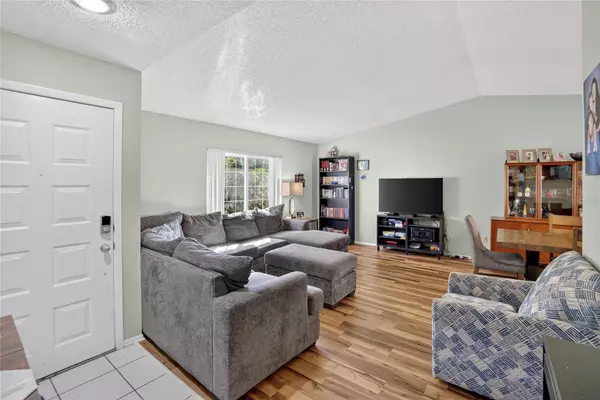 Tampa, FL 33625,5012 OAKSHIRE DR