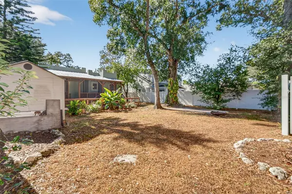 Tampa, FL 33603,907 W WOODLAWN AVE